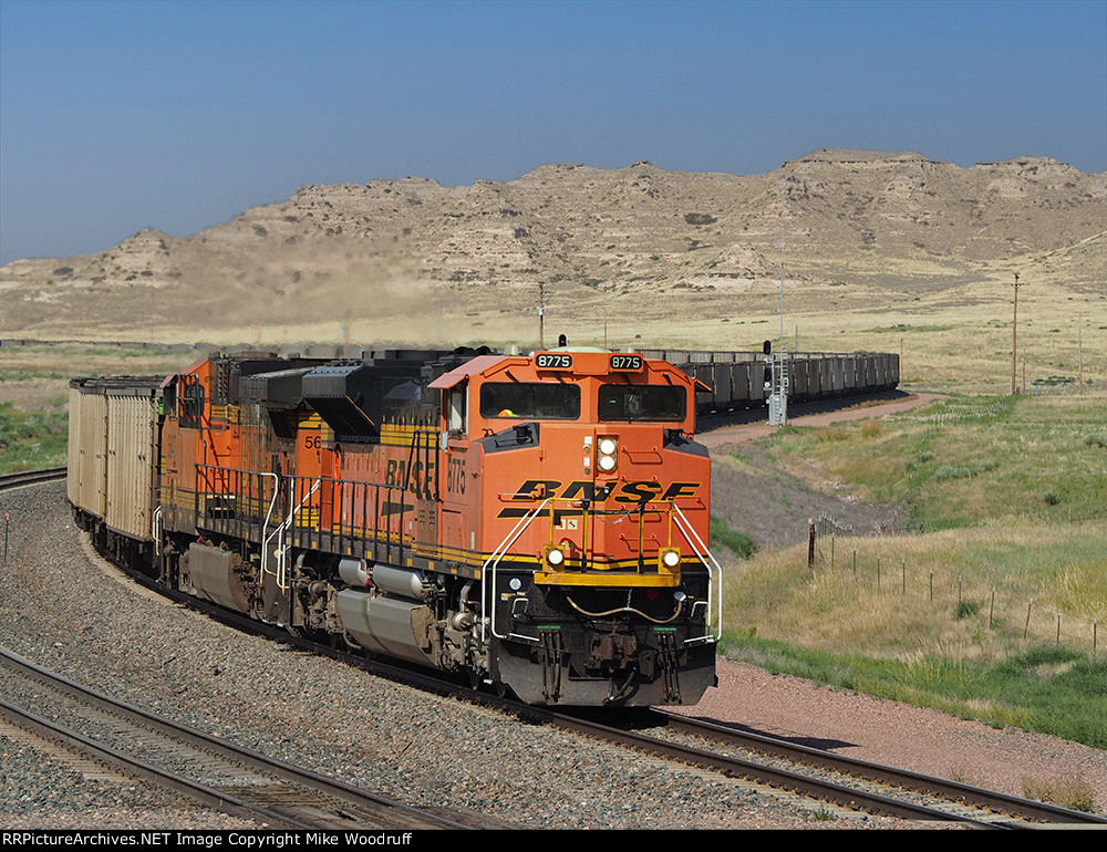 BNSF 8775